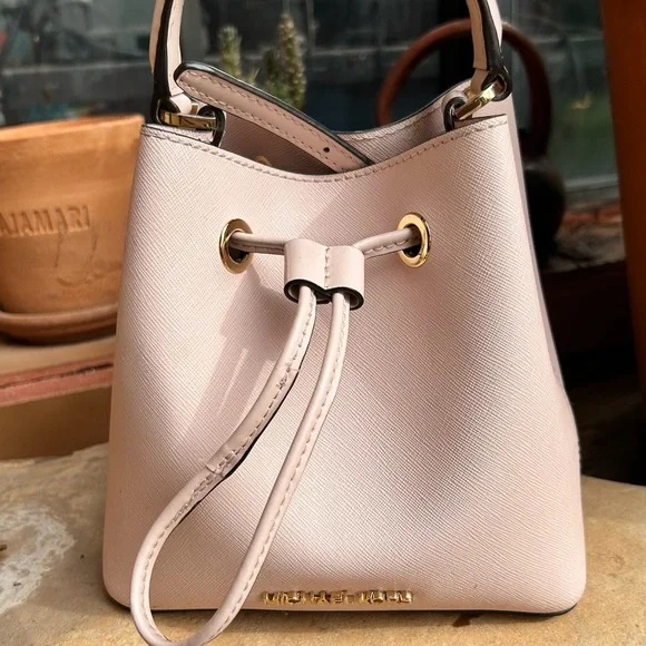 Michael Kors Cream Suri Saffaino Crossbody Bag EUC - Picture 6 of 13